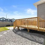 The Happy Place - Luxurious, Cozy And Modern Home With Air-Condition, Netflix, Free Parking Close To Airport And West Edmonton Mall