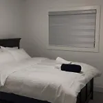 The Happy Place - Luxurious, Cozy And Modern Home With Air-Condition, Netflix, Free Parking Close To Airport And West Edmonton Mall
