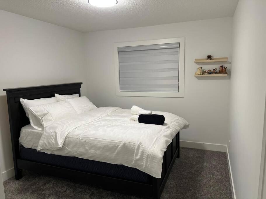 Holiday home The Happy Place - Luxurious, Cozy And Modern With Air-condition, Netflix, Free Parking Close To Airport And West Mall