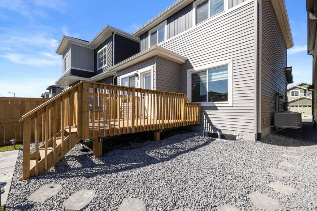 Holiday home The Happy Place - Luxurious, Cozy And Modern With Air-condition, Netflix, Free Parking Close To Airport And West Mall