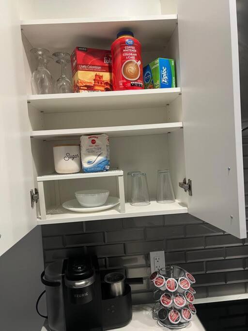 The Happy Place - Luxurious, Cozy And Modern With Air-condition, Netflix, Free Parking Close To Airport And West Mall * Edmonton