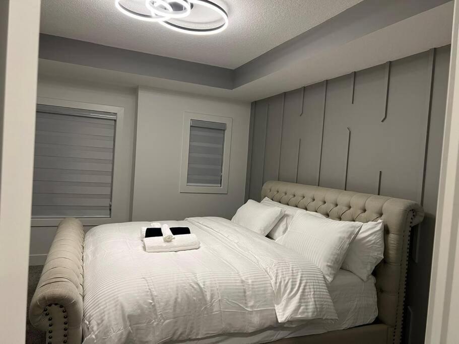 The Happy Place - Luxurious, Cozy And Modern With Air-condition, Netflix, Free Parking Close To Airport And West Mall Holiday home