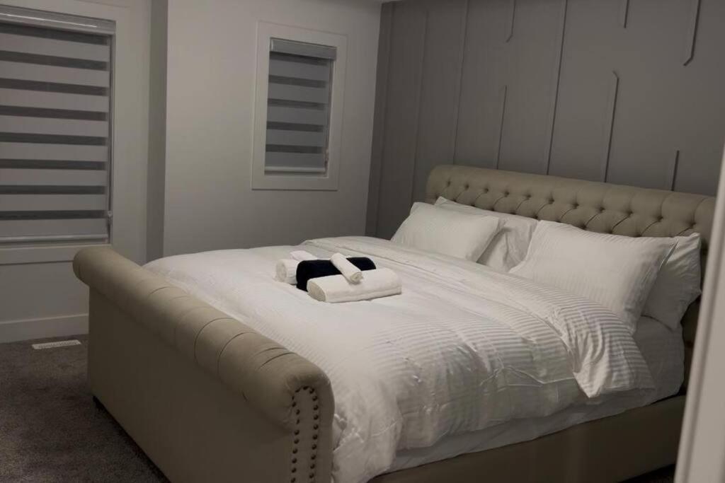 Holiday home The Happy Place - Luxurious, Cozy And Modern With Air-condition, Netflix, Free Parking Close To Airport And West Mall